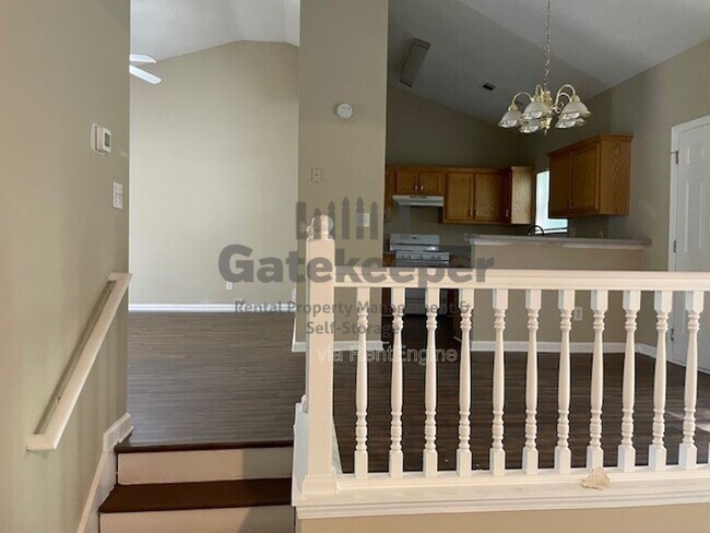 Building Photo - 10564 Village Landing