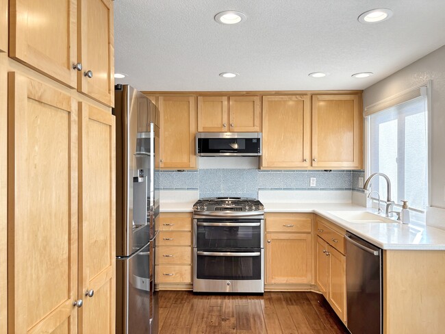 Building Photo - 5 Cll Rienda