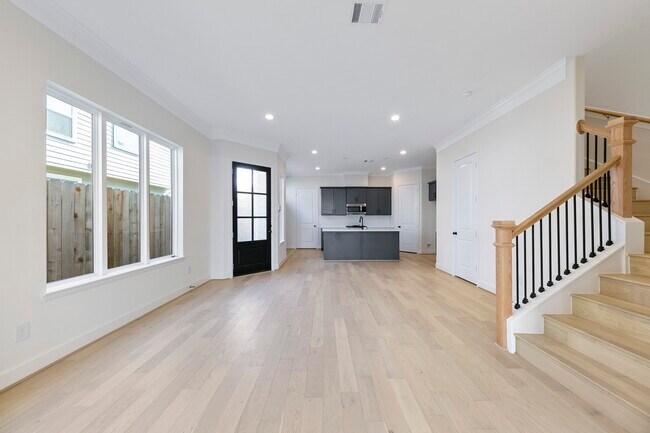 Building Photo - 946 Judiway St
