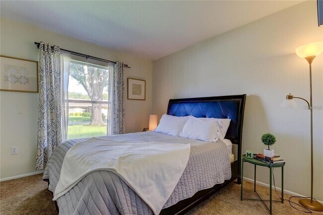 Building Photo - 6854 Circle Creek Dr
