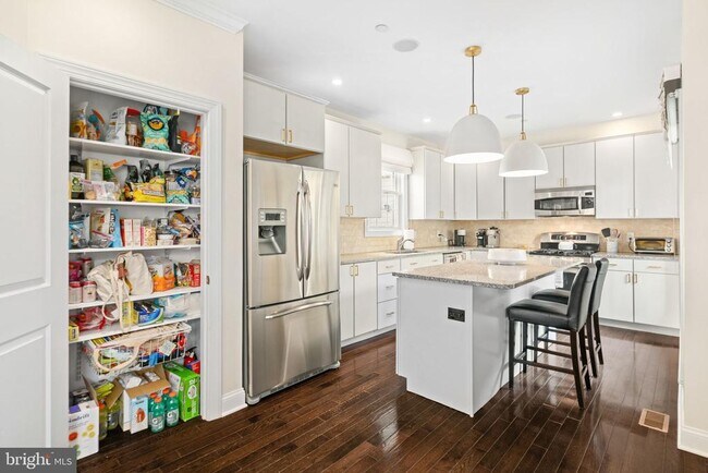 Building Photo - 1001 N 3rd St