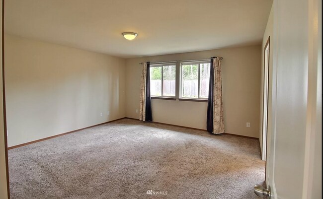 MasterBedroom - 596 NE Nantucket St