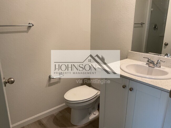 Building Photo - 2456 Enantio St
