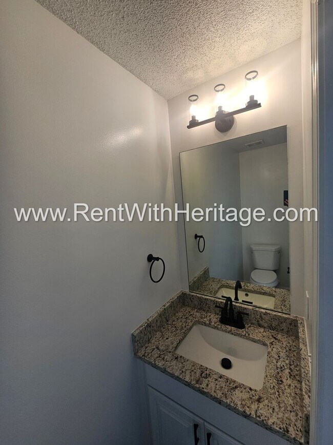 Building Photo - Gorgeous 3bd/ 2.5 bath Home in Popular Nat...