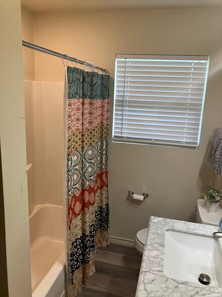 Building Photo - 5011 Lawndale Ave