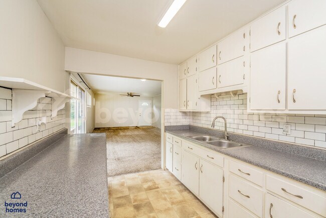 Building Photo - Cozy Comfort Meets Classic Charm in Killough Springs!