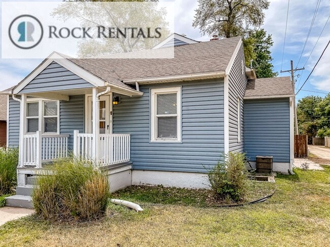 Primary Photo - 4 Bed 2 Bath with Bonus Room
