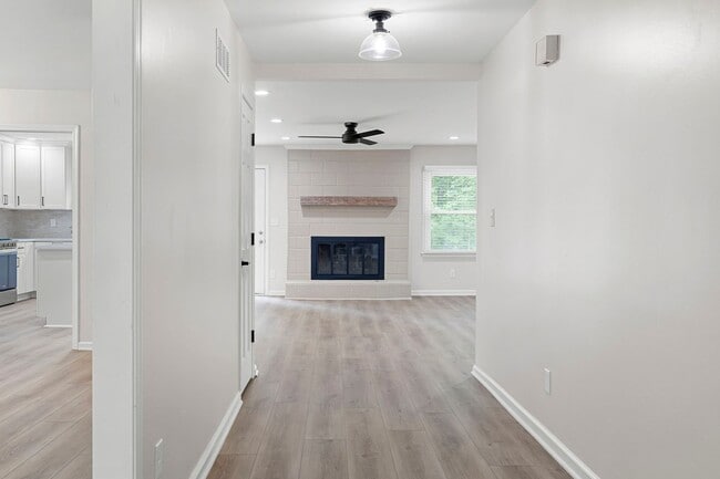 Building Photo - Beautifully Renovated Ranch in Marietta