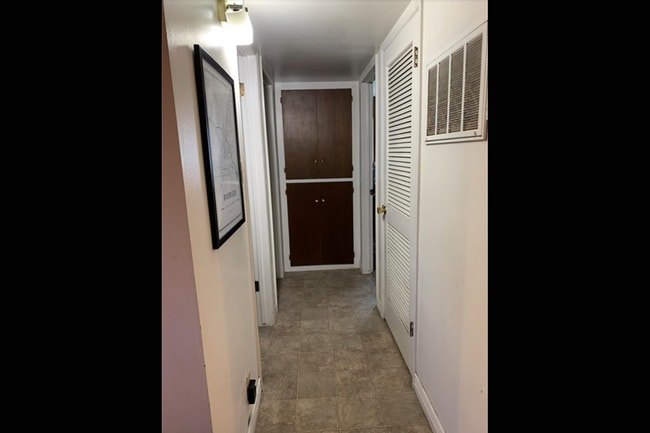 Building Photo - Binning Silver