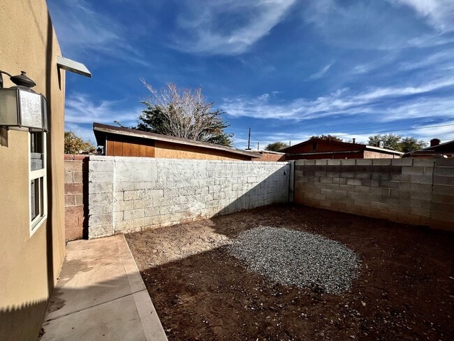 Building Photo - 422 Towner Ave NW