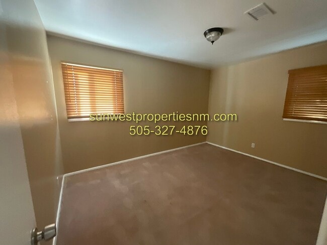 Building Photo - 2 Bedroom, 1 Bath house
