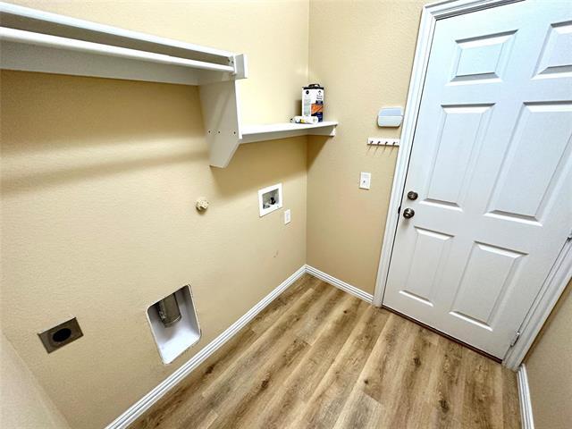 Building Photo - 221 Creekwood Dr