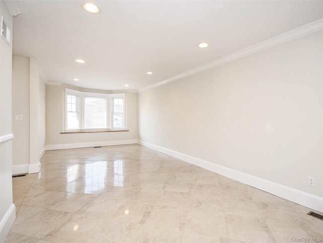 Building Photo - 24B Sintsink Dr W