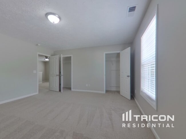 Building Photo - 222 Castlebury Dr