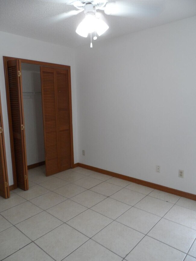 Building Photo - AVAILABLE NOW 3 BEDROOM 2 BATH 2 CAR GARAGE. CONTACT KAREN GUARDINO, REALTOR 386-747-9295