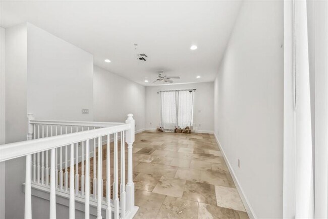 Building Photo - 61 Isle of Venice Dr