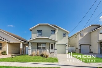 Building Photo - 2717 W Spruce St