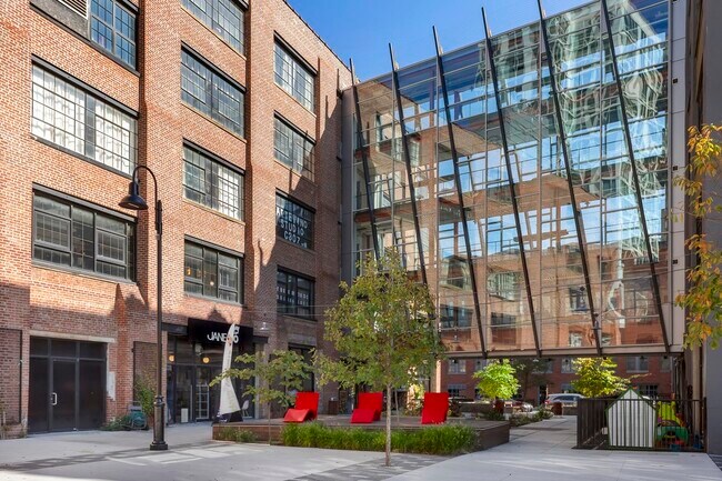 Building Photo - 405 4th St