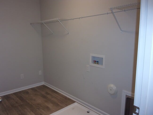 Building Photo - 2826 Capitol Dr