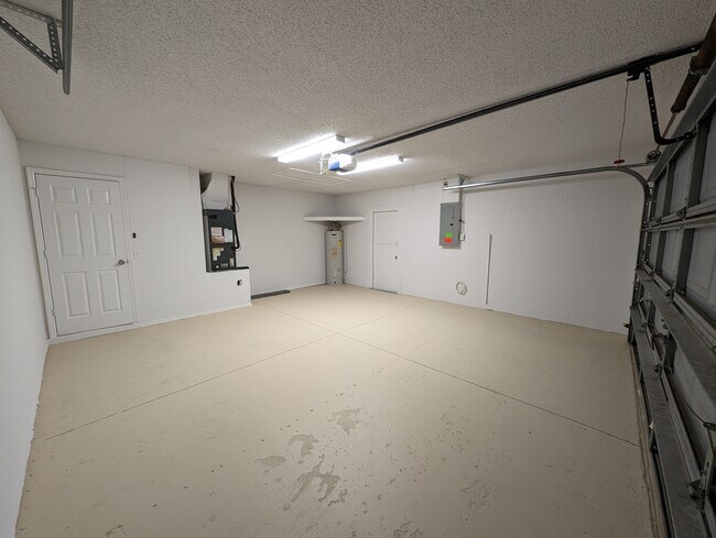 Building Photo - 1101 Lodge Cir