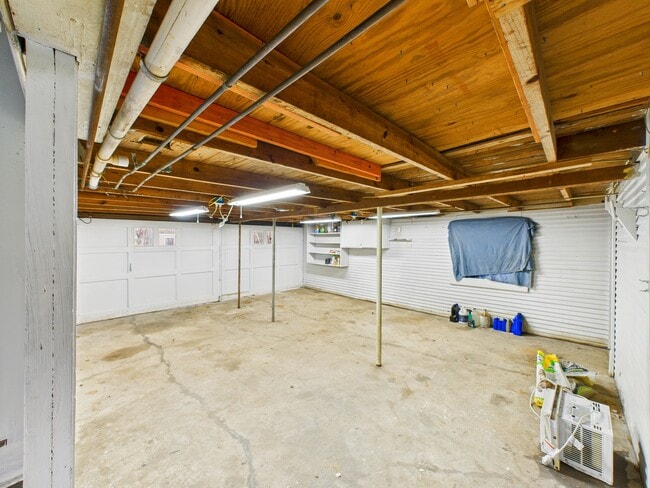 Building Photo - 1206 E 30th St