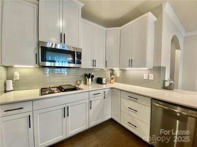 Building Photo - 6509 Winterfell Ct