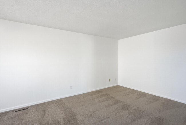 Building Photo - 2413 Northampton Dr