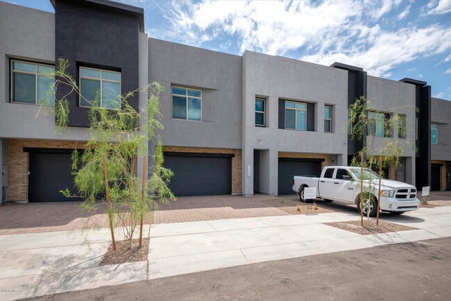 Building Photo - 25429 N 19th Ln