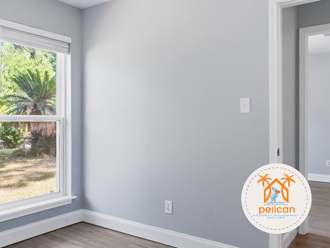 Building Photo - Spacious 4 Bedroom, 2 Bathroom Home