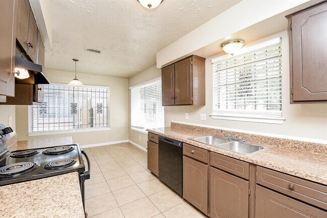 Building Photo - 15222 Morning Dove Dr