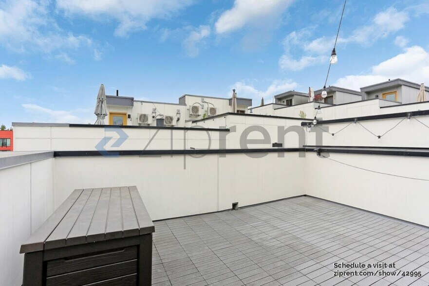Building Photo - 4725 32nd Ave S
