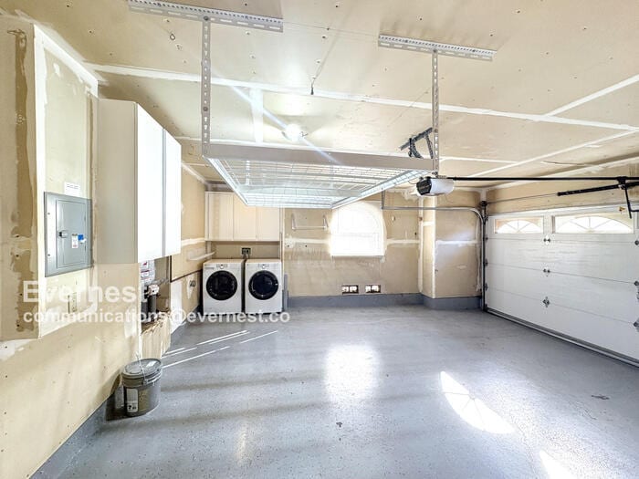 Building Photo - 473 S Clovercrest Ln