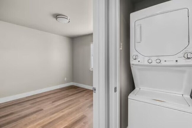 Building Photo - 63286 NW Ski Ln