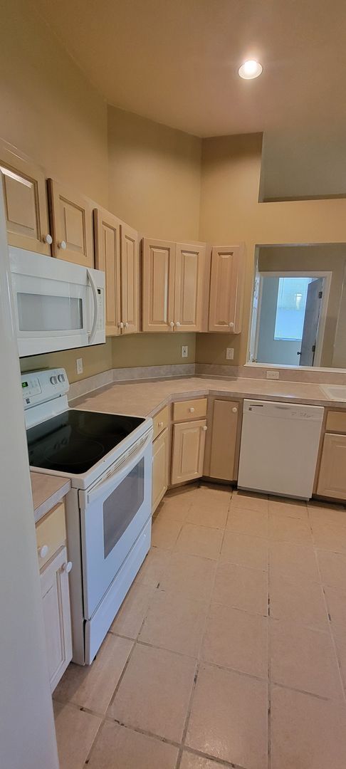 Building Photo - 3/2 (Hickory Walk in Haile Plantation) Beautiful home off the 15th Green of Haile Golf Course.