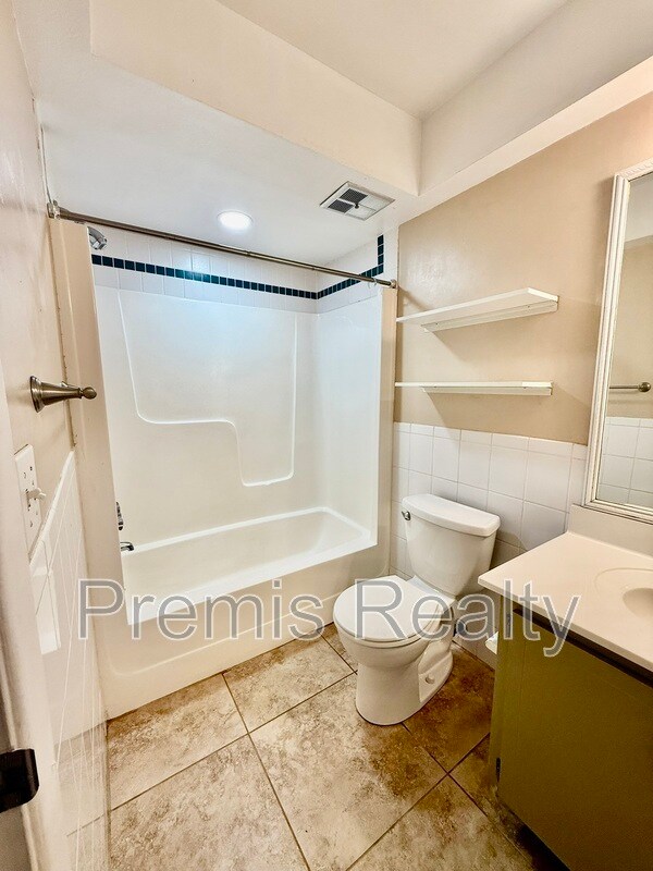 Building Photo - 2381 Timbercrest Cir W