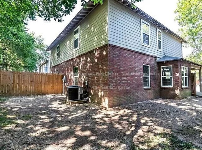 Building Photo - 579 W Moan Pl