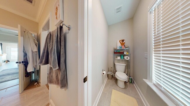 Building Photo - Spacious and Well Maintained 3 Bedroom Townhome in Woodward Oaks