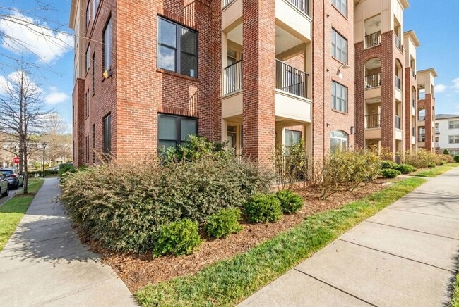 Building Photo - Luxurious 2BR Condo with Fantastic Upgrades!  Pet friendly!