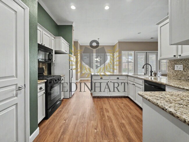 Building Photo - 818 S Apple Ave