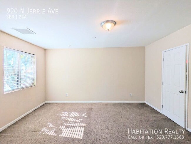 Building Photo - 920 N Jerrie Ave
