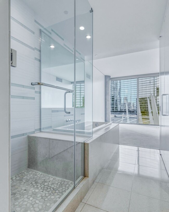 Building Photo - Veer Towers 602W-Strip and CityCenter Views form this Stunning 2Bd/2Ba Residence