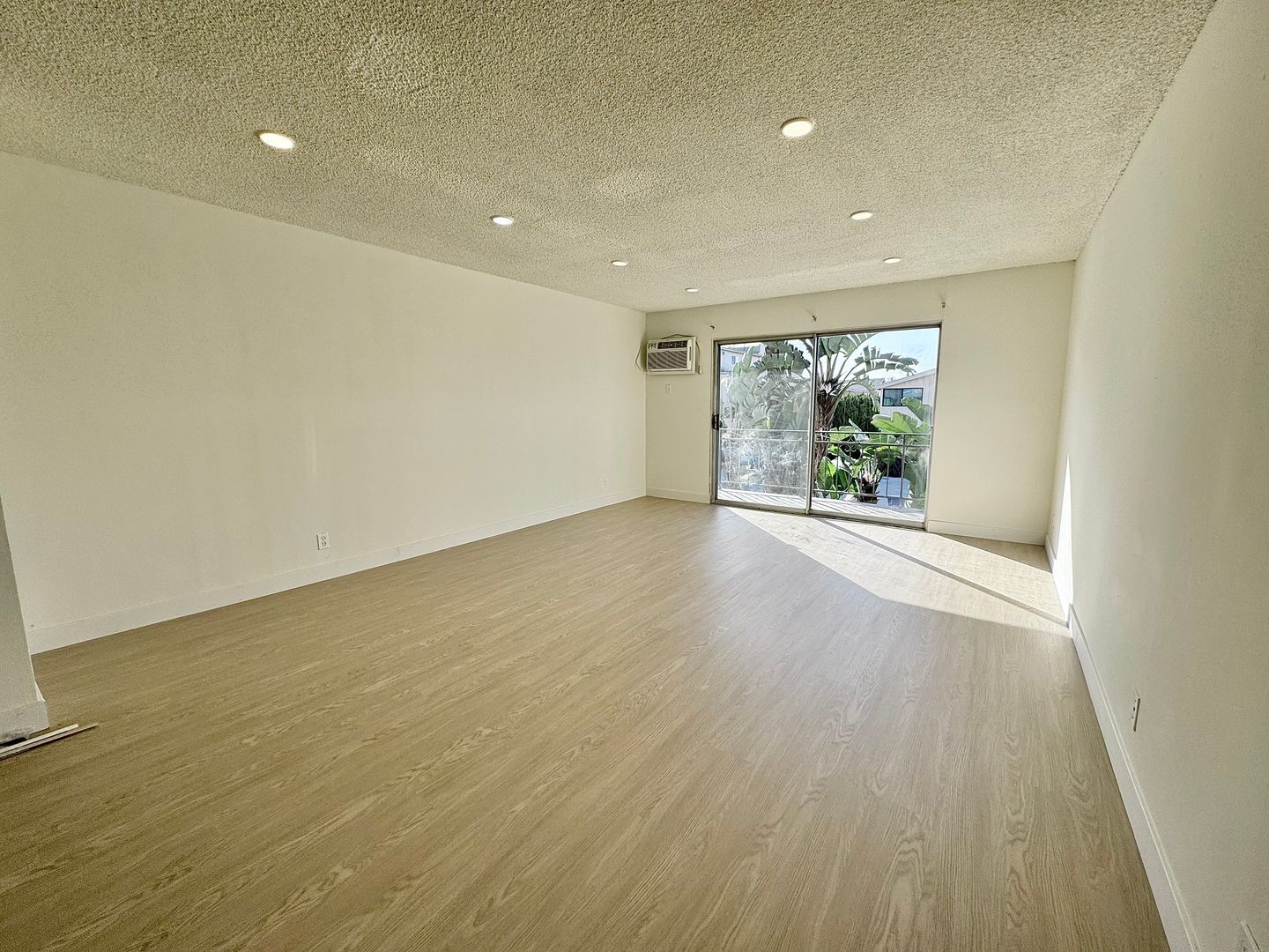 Building Photo - 10779 Woodbine St
