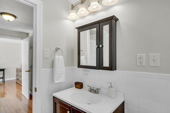 Building Photo - 74 Dunboy St