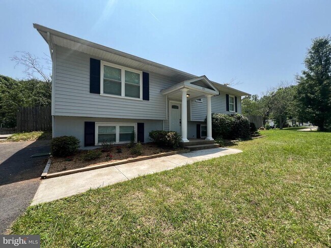 Building Photo - 311 Oakridge Dr