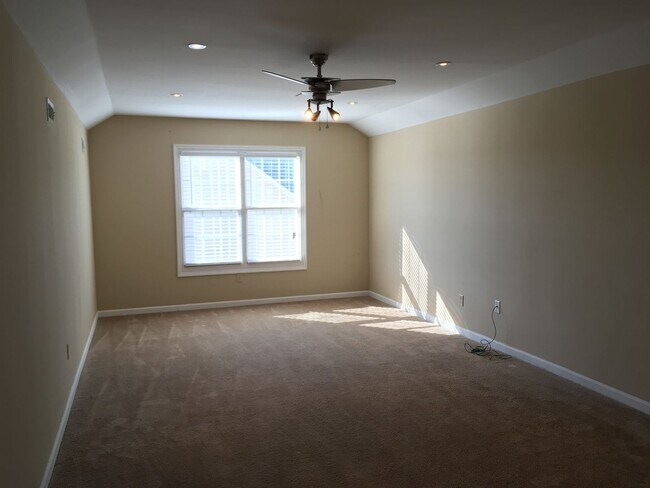 Building Photo - 241 Collinwood Dr
