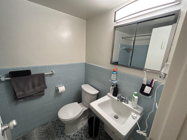 Building Photo - 950 25th St NW