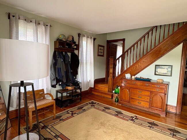 Building Photo - Large 4 bedroom house near Waynesboro Hospital