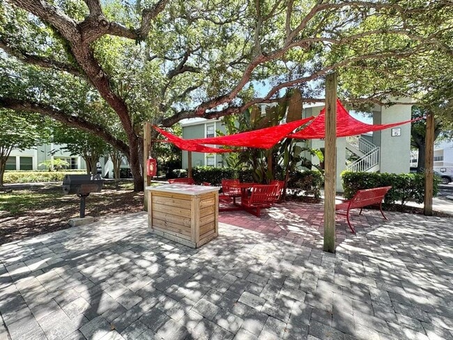 Building Photo - 5440 S MacDill Ave