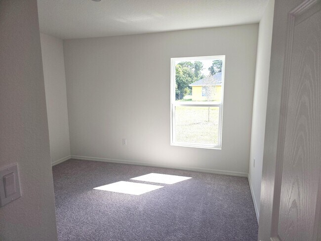 Building Photo - 3681 SW Haines St