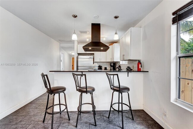 Building Photo - 107 Stirling Rd